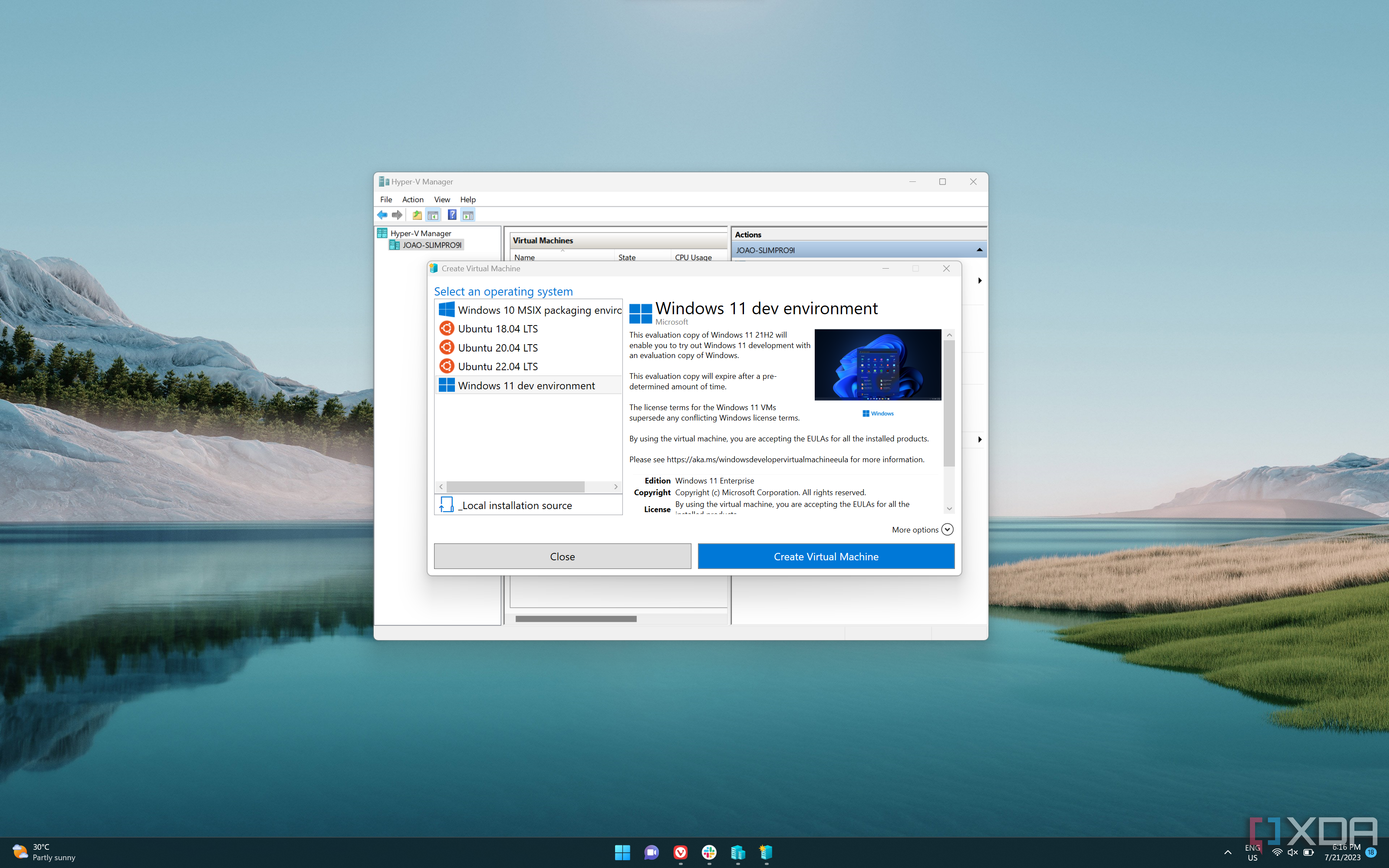 Скриншот Hyper-V Manager и Quick Create Wizard Open на фоне настольных компьютеров Windows 11